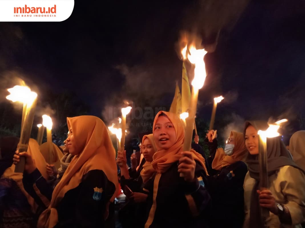 Peserta pawai obor kali ini berasal dari mahasiswa se-Kota Semarang, Sabtu (31/8). (Inibaru.id/ Zulfa Anisah)