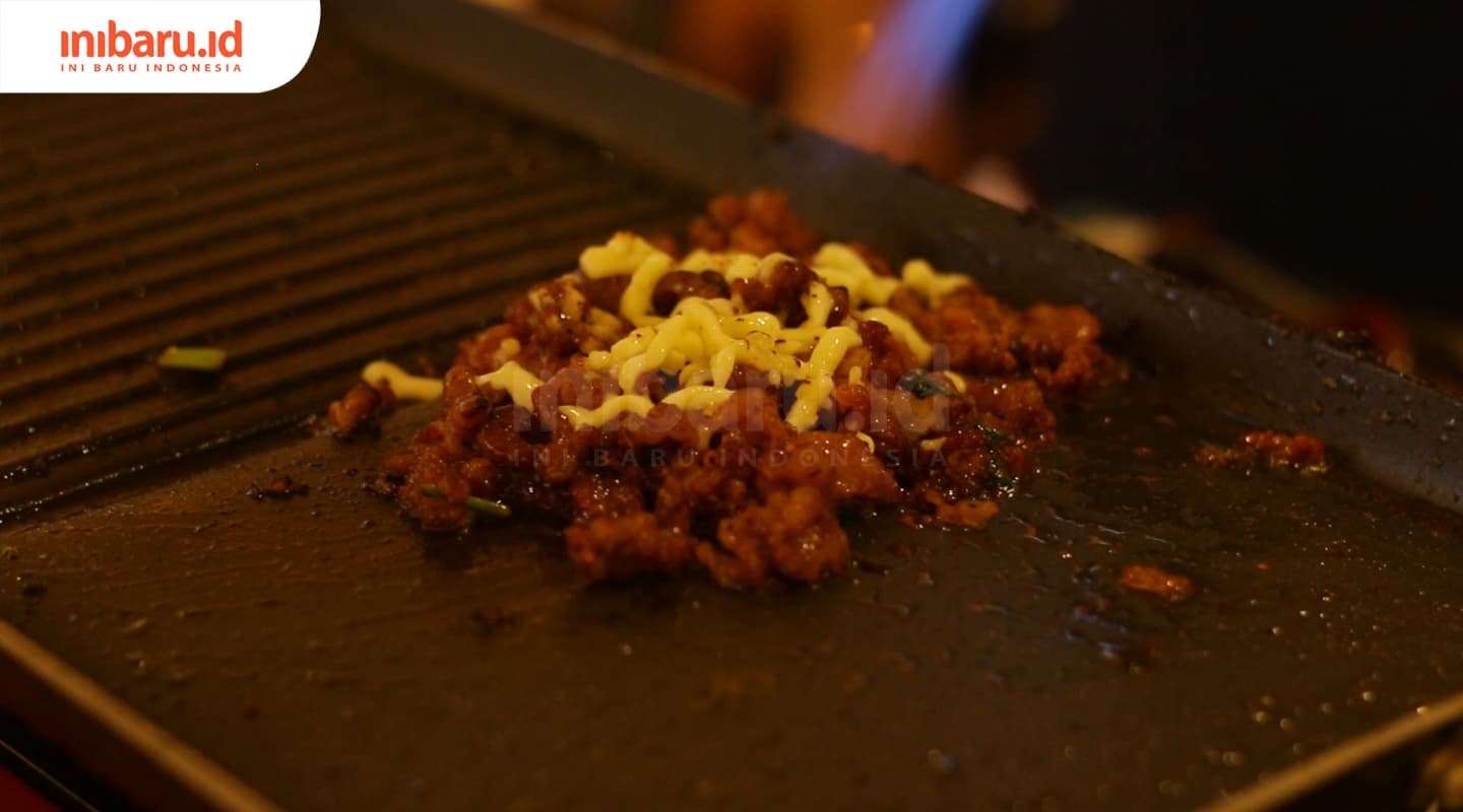 Thai beef in red yang tengah dimasak. (Inibaru.id/ Annisa Dewi)