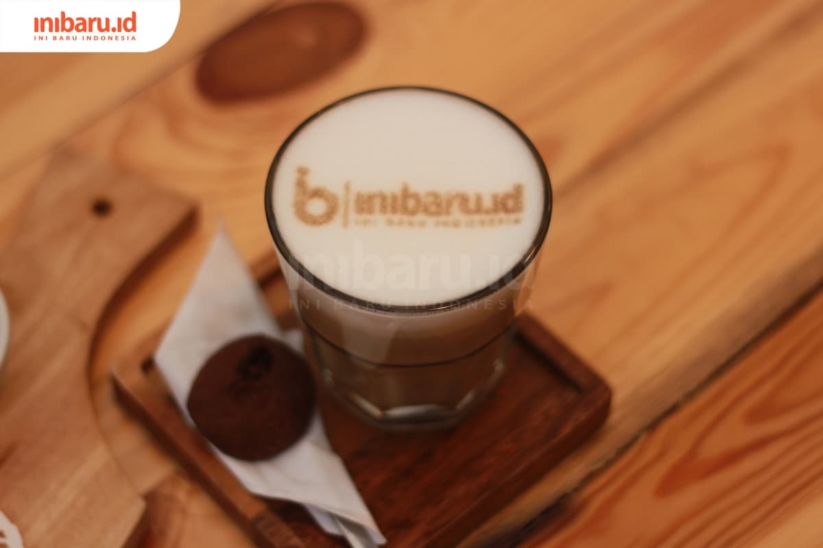 Cetak foto di atas kopi menjadi daya tarik Tokek Coffee Semarang. (Inibaru.id/ Annisa Dewi)