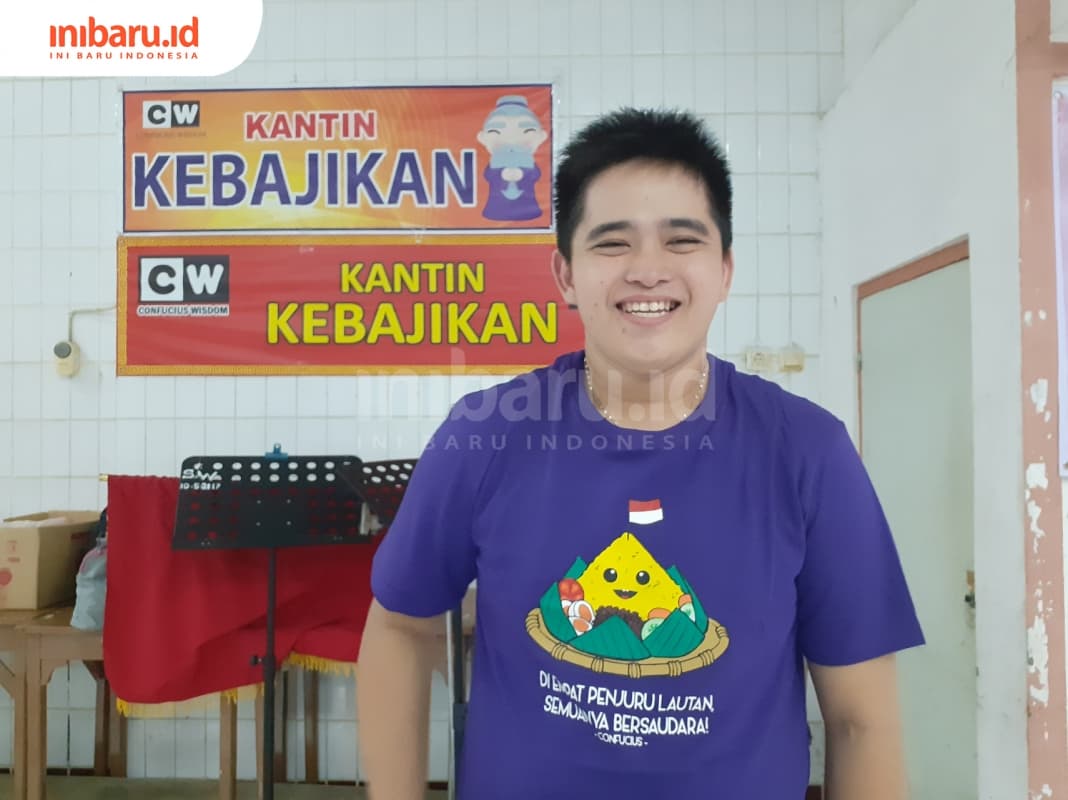 Agung Kurniawan, seorang pemuda Tionghoa inisiator Kantin Kebajikan. (Inibaru.id/ Zulfa Anisah)