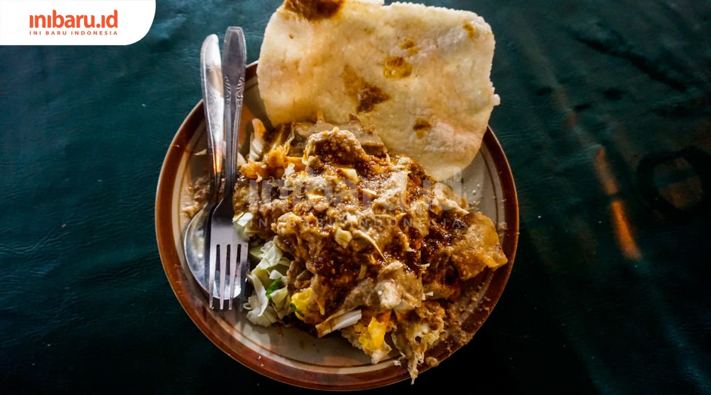 Tahu Gimbal Pak Edi, Makanan Khas Semarang yang Nggak Boleh Kamu Lewatkan 