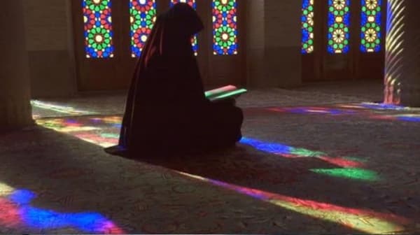 Peralatan pribadi perlu disiapkan untuk membantu kelancaran beribadah di malam iktikaf.(ikhtiarislami)