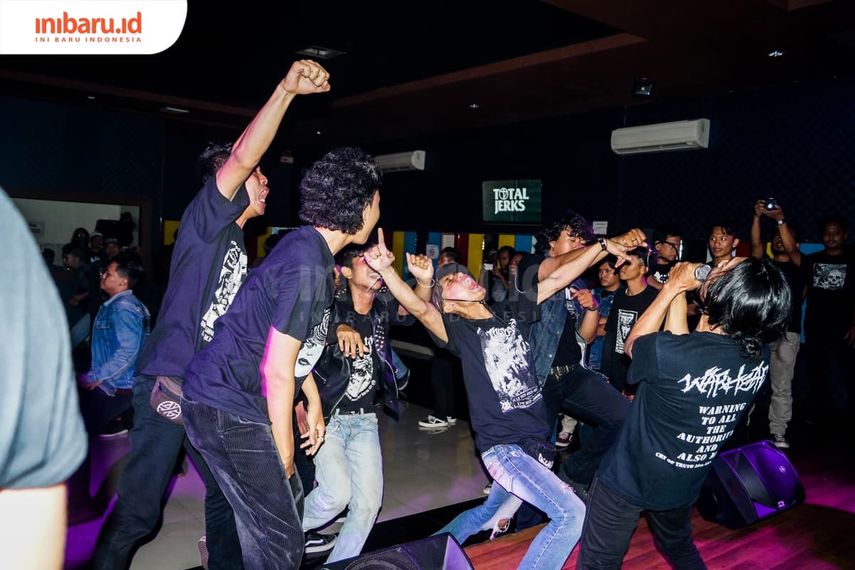 Acara musik cadas bertajuk "Gemuruh". (Inibaru.id/ Audrian F)