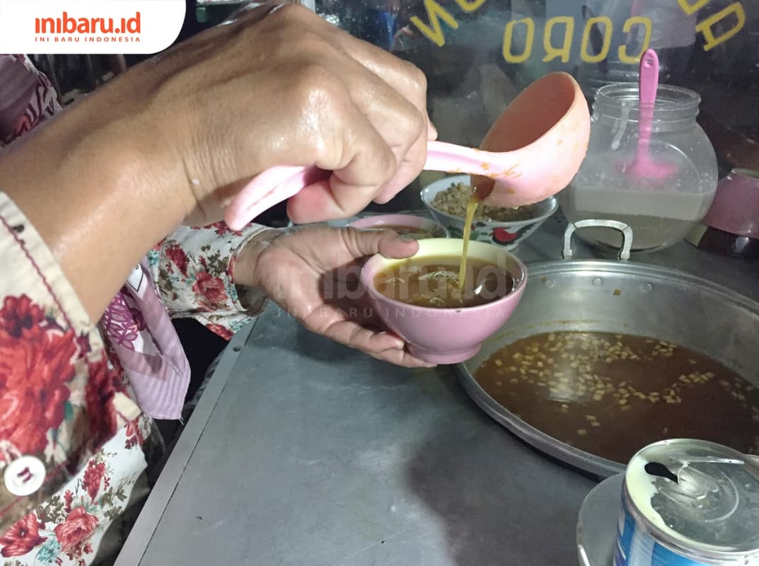 Wedang adon-adon coro khas Jepara. (Inibaru.id/ Isyah Maharas)
