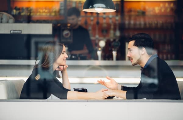 Kencan pertama tentunya sangat menentukan perjalanan cintamu. (cosmopolitan.co.id)