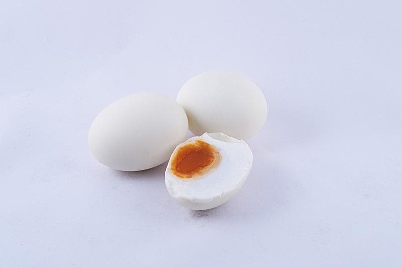Telur asin. (Pixabay/Veerashantinity)