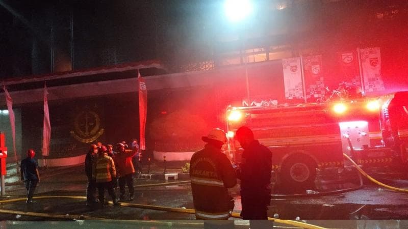 Rokok dan cairan pembersih menjadi pemicu kebakaran gedung Kejagung.&nbsp;(Twitter/KANSAR_JKT)