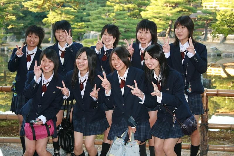 Banyak siswi sekolah di Jepang memakai rok pendek. Ternyata ada alasannya, lo. (Flickr/

Nicolas Rénac)