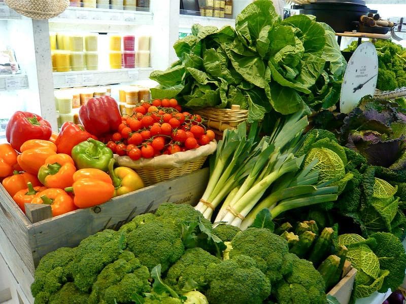 Sayur organik dan sayur biasa memiliki perbedaan yang mencolok. (Flickr/Herry Lawford)<br>