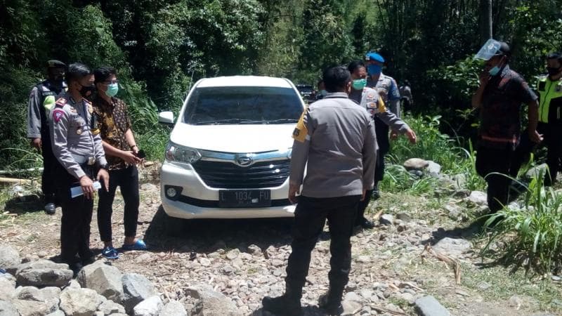 Ikuti Google Maps, Mobil Ini Justru Nyasar di Hutan Angker