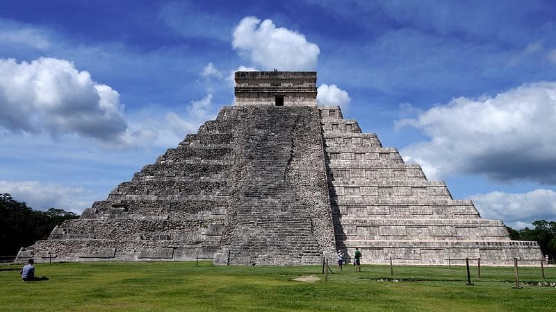 Chichen Itza, peninggalan Suku Maya dibangun pada Abad ke-5. (Flickr/

Paul Simpson)