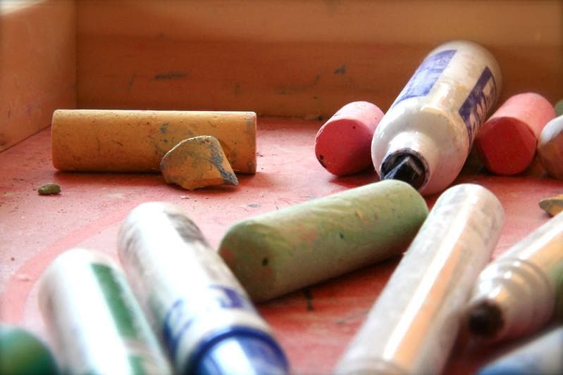 Kapur Tulis atau Spidol, Lebih Baik Mana untuk Sekolah?