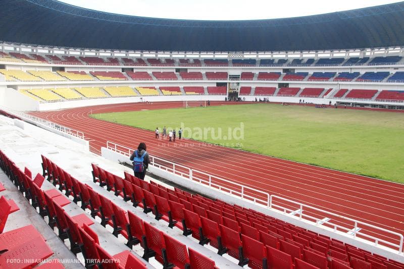 Membayangkan para suporter mendukung PSIS Semarang di tribun ini. (Inibaru.id/ Triawanda Tirta Aditya)<br>