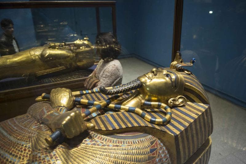 Sarkofagus King Tut. (CNN/Getty Images/AFP/Mohamed El-Shahed)