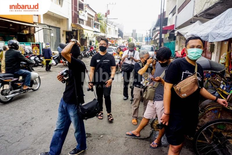 Hunting Pasar Semarang akan motret di Pasar Gang Baru Pecinan. (Inibaru.id/ Audrian F)<br>