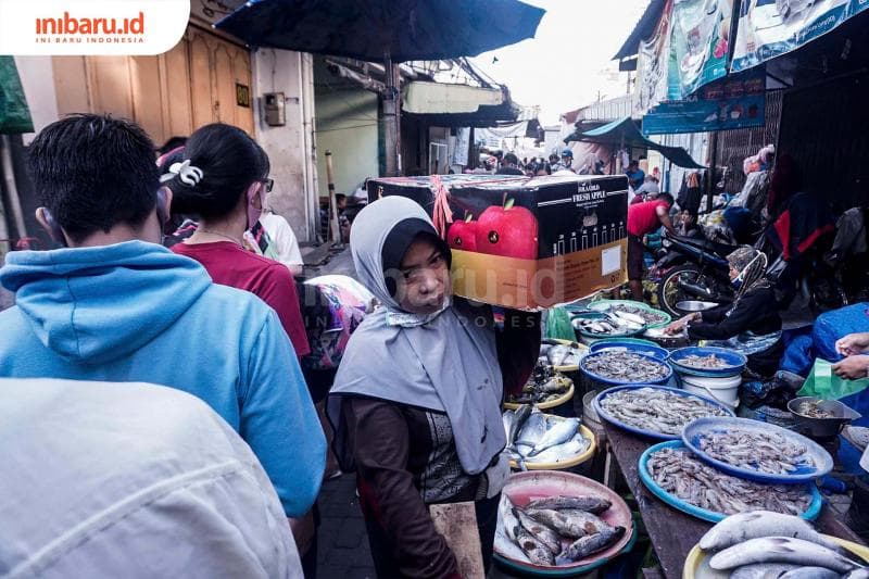 Memotret di Pasar Nggak Boleh Sembarangan, KHP Semarang Berbagi Tips!