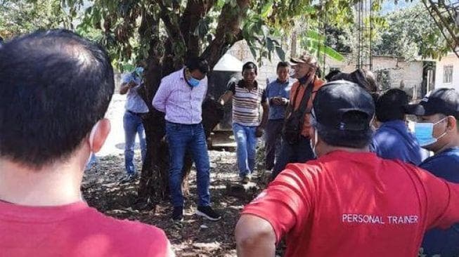 Walikota Chiapas, Meksiko diikat di pohon karena nggak menepati janji kampanye. (Facebook/Susana Solis Informa)