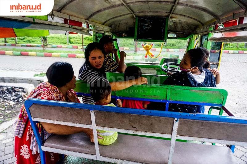 Kereta Mini juga jadi sarana bagi ibu-ibu rumah tangga untuk momong anak. (Inibaru.id/ Audrian F)<br>