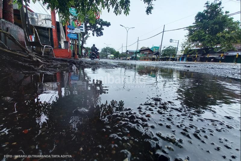 Banjir juga melanda jalur Pantai Utara di Mangkang.<br>
