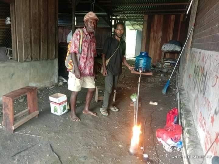 Kompor oli bekas inovasi pemuda Papua, Yason Agapa. (Twitter/jayapuraupdate)