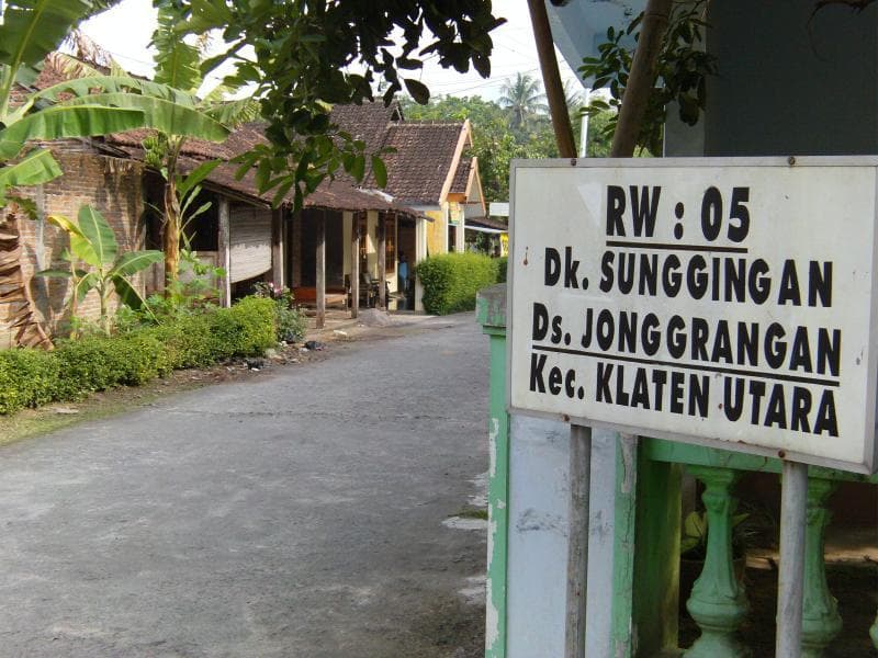 Desa yang dihuni puluhan pasangan kembar, Desa Jonggrangan di Klaten, Jawa Tengah. (Lengser.wordpress)