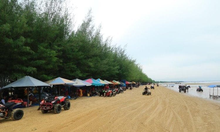 Pantai Wates Rembang. (Javatravel.net)
