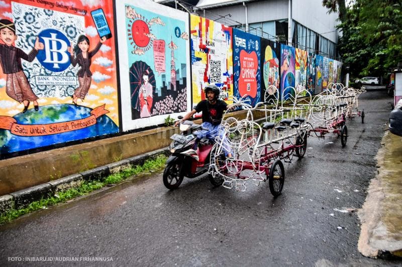 Menarik sepeda lampu ke Simpang Lima.<br>