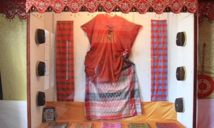 Baju Bodo, baju adat perempuan Bugis yang legendaris. (Indonesiakaya)