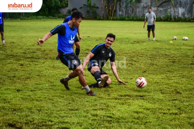Para pemain PSIS Semarang mulai merumput lagi untuk berlatih menyambut Piala Menpora 2021. (Inibaru.id/ Audrian F)<br>