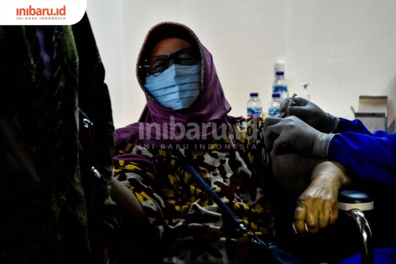 Sentra vaksin lansia berupaya membantu mempercepat proses vaksinasi di Indonesia. 9Inibaru.id/ Audrian F)<br>