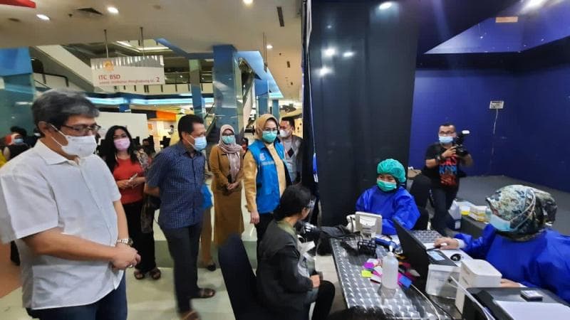 Sinar Mas Land dan Dinas Kesehatan Kota Tangerang Selatan Adakan Vaksinasi bagi Para Pedagang