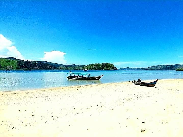 Pantai Pulau Setan sangat indah. (Instagram.com/soalpadang)