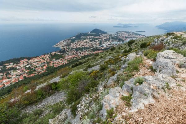 Dari Gunung Srd kamu bisa melihat lanscape kota Dubrovnik. (Depositphotos)&nbsp;