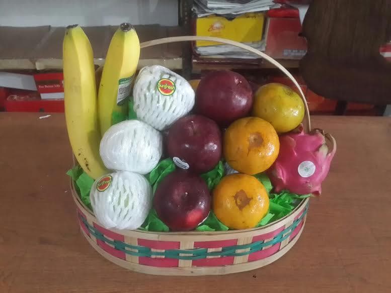 Kamu bisa memilih buah-buahan lokal untuk membuat parcel buah Rp 50 ribu. (Toko Buah Bandung)