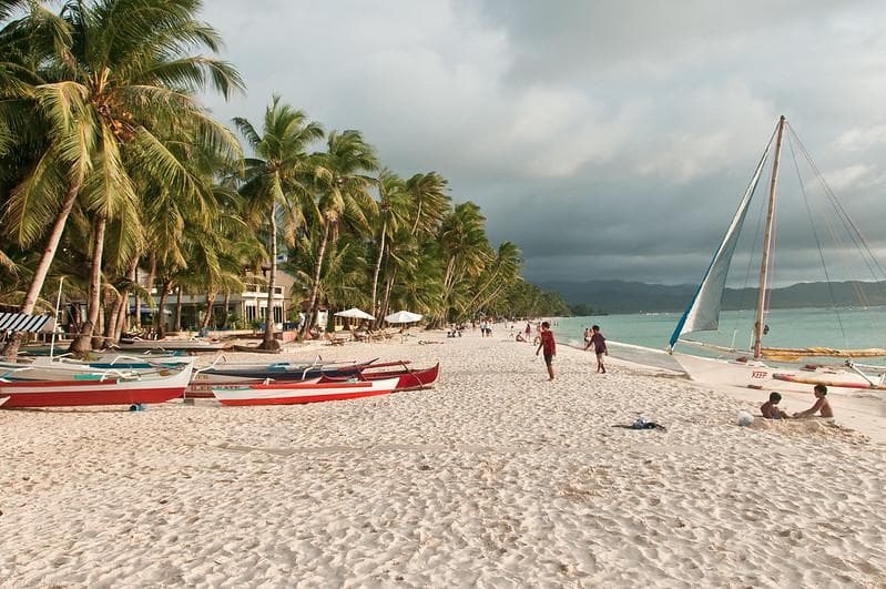 Pantai Boracay di Filipina. (Flickr/

travelmag.com)