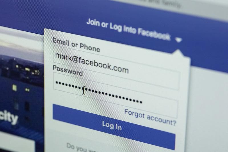 Tag massal facebook ternyata phishing alias pencurian data. (Flickr/Stock Catalog)