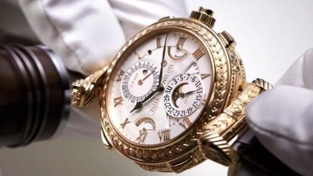 Ilustrasi jam tangan mekanik yang berbahan emas. (Kumparan)