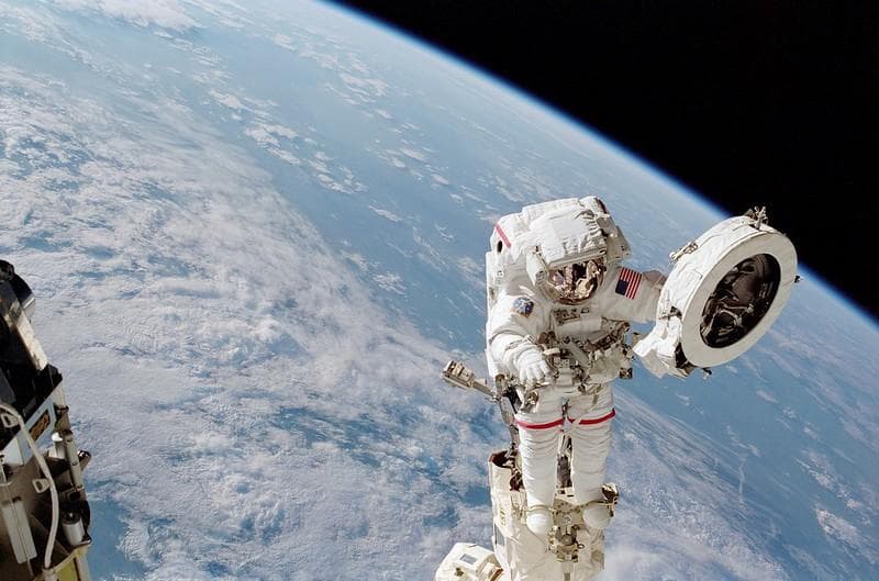 Bagaimana cara astronaut puasa atau salat di luar angkasa, ya? (Flickr/

GPA Photo Archive)