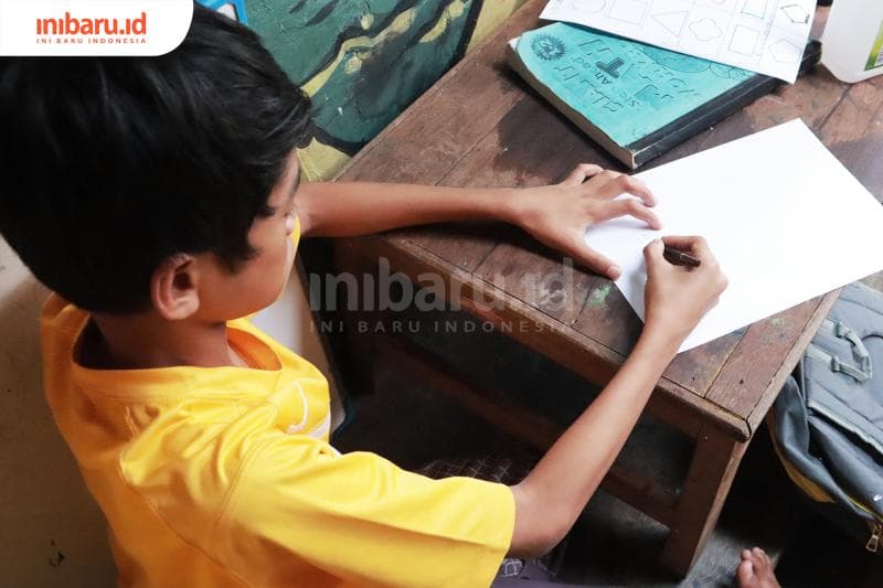 Rubbik senantiasa mengajarkan anak untuk kreatif, salah satunya dengan menggambar dan mewarnai. (Inibaru.id/ Bayu N)