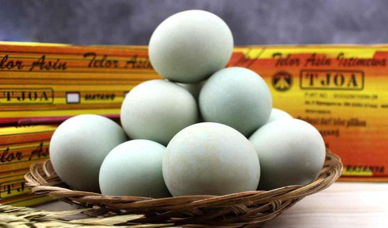Telur asin Brebes cap Tjoa. (Brambang.com)