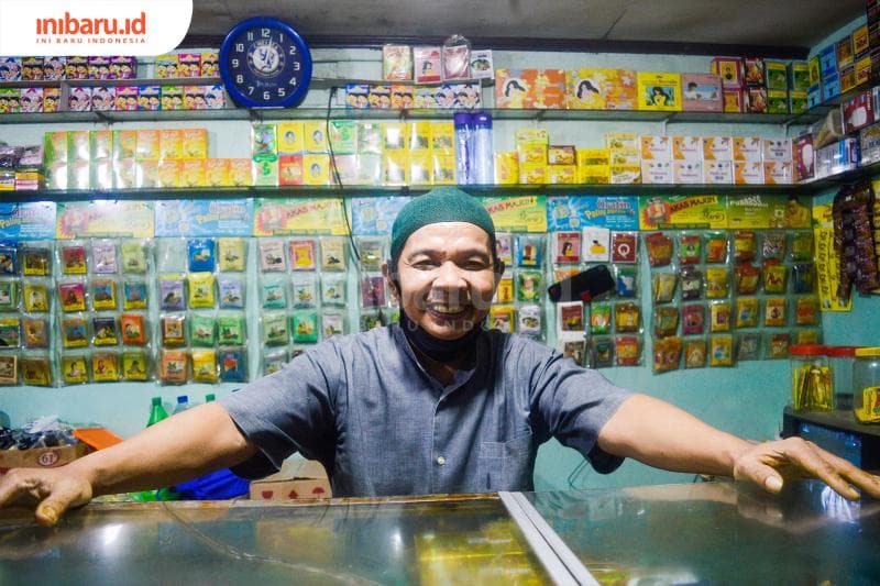 Andri, pemilik usaha depot jamu 'Warung Jamu Sambiroto' di Semarang. (Inibaru.id/ Kharisma Ghana Tawakal)