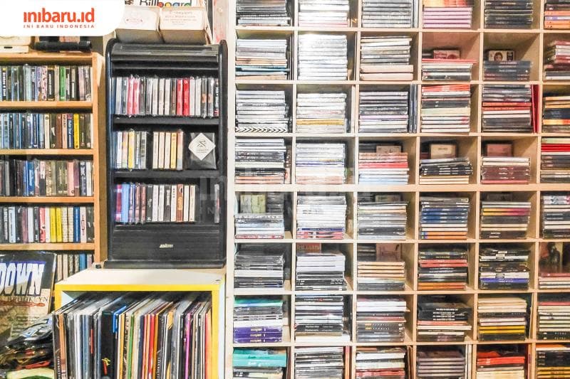 &nbsp; Ada berbagai macam kaset yang dijual di Come Store, dari band jadul, band&nbsp;underground, hingga musik-musik religi ada di Come Store. (Inibaru.id/Bayu N)