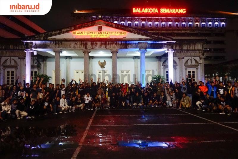 Sebelum riding foto dulu di depan Balai Kota Semarang. (Inibaru.id/ Audrian F)<br>
