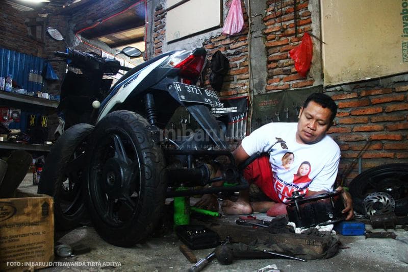 Sosok Suwanto, pemilik bengkel Compac Motorcycle.<br>