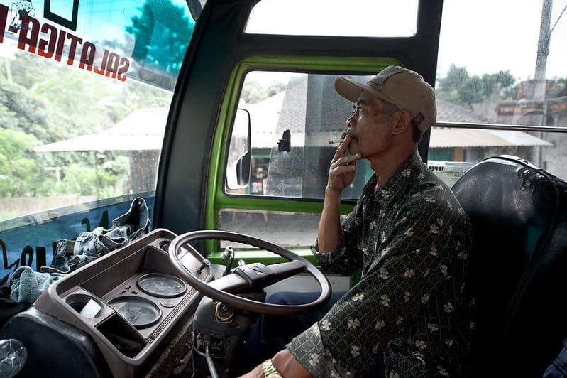 Sopir bus tahu kalau ada copet di dalam busnya, jadi mereka ngasih kode, deh. (Flickr/

Tomas Forgac)