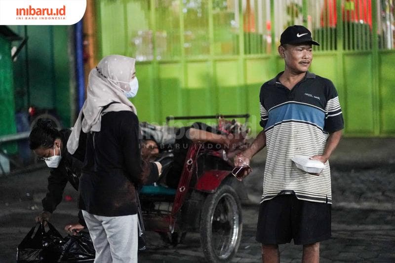 Semalam Menebar Kebaikan bersama Komunitas Berbagi Nasi Semarang
