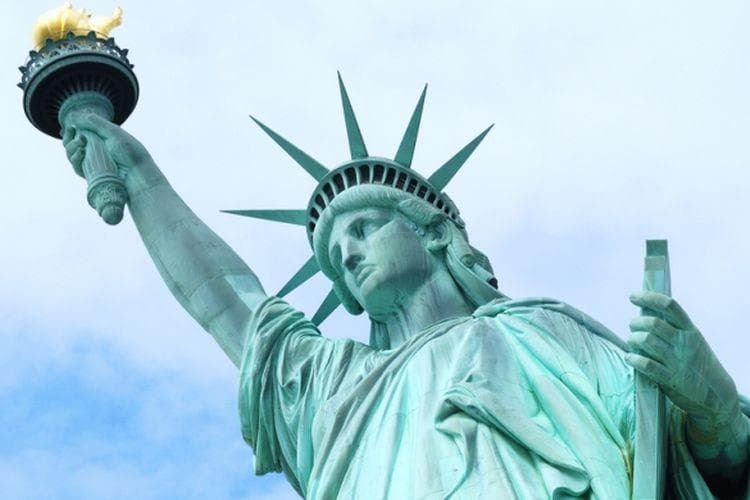 Patung Liberty di New York, hadiah dari rakyat Prancis untuk merayakan kebebasan Amerika Serikat. (Shutterstock via Kompas)