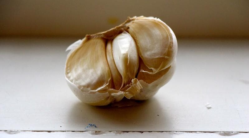 Ternyata, pakar kesehatan menyebut bawang putih nggak bisa mengeluarkan lendir dari paru-paru. (Flickr/

JMacPherson)