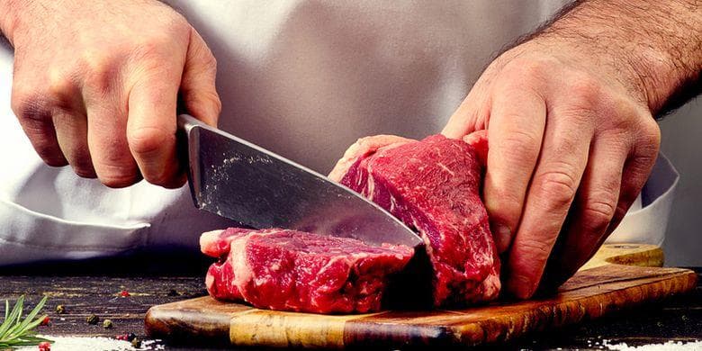 Olah daging untuk satu kali makan agar nggak perlu dipanaskan kembali. (Shutterstock/ Tatjana Baibakova via Kompas)