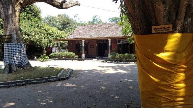 Ndalem Pojok, rumah masa kecil Soekarno di Kediri. (Suara/ Agus H)